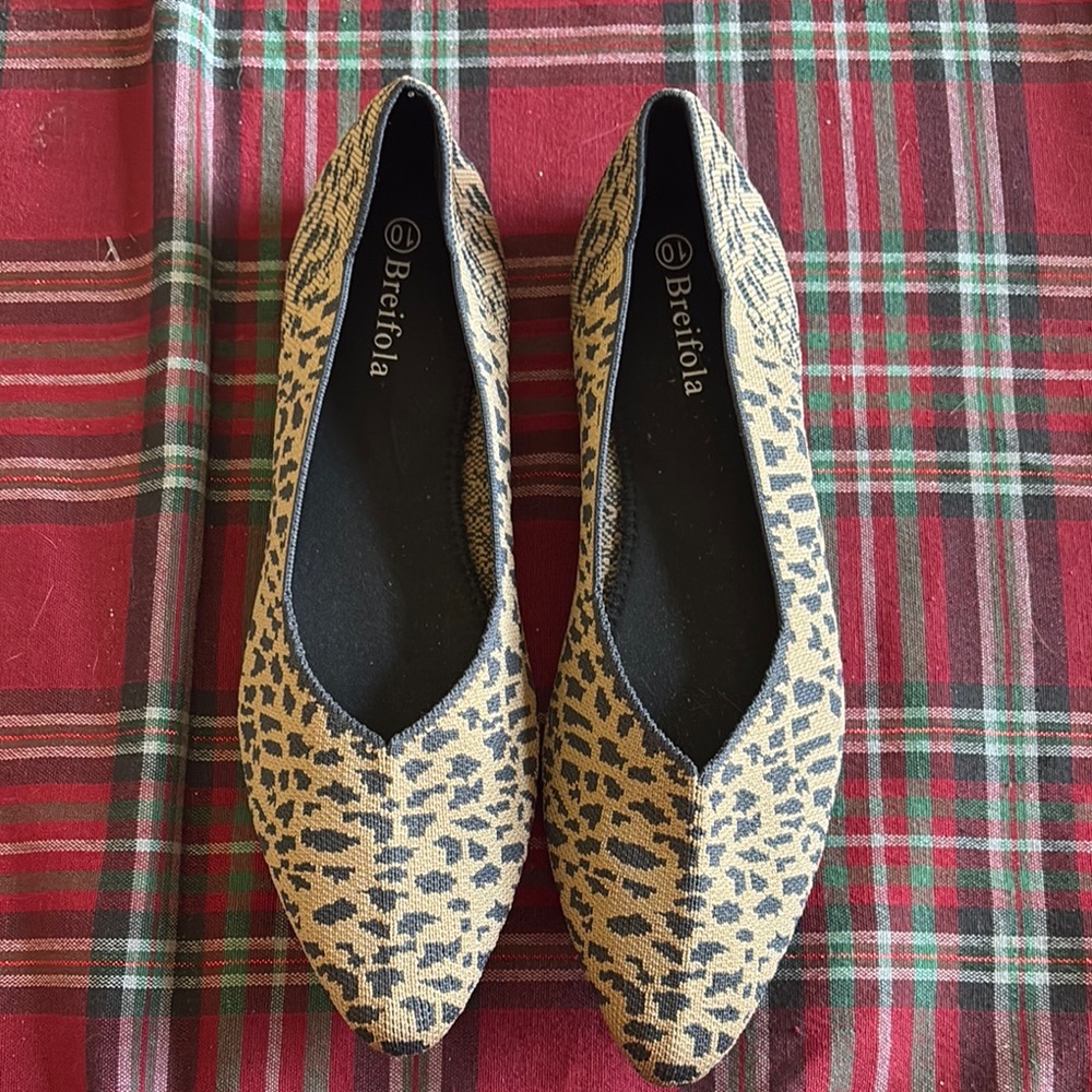 Ladies leopard print ballet flats